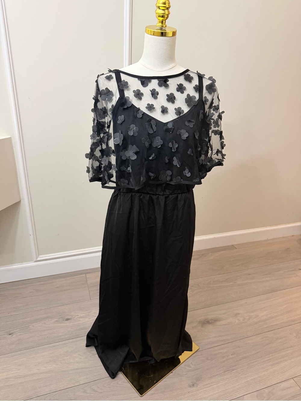 BloomChic Black 3D Floral Mesh Maxi Dress Plus Size 18-20 NWT - Picture 2 of 13